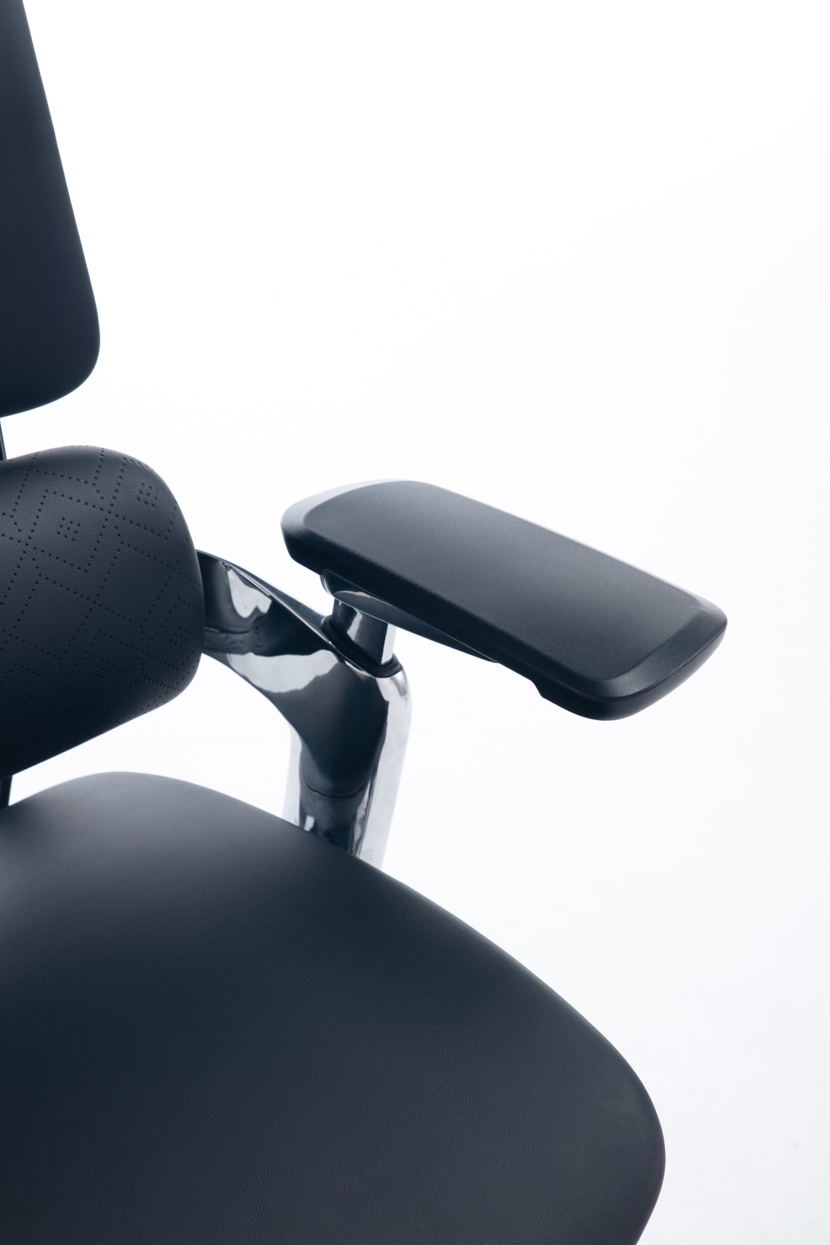 Aria - Executive Chair - 4D Armrest Detail - Office R Us