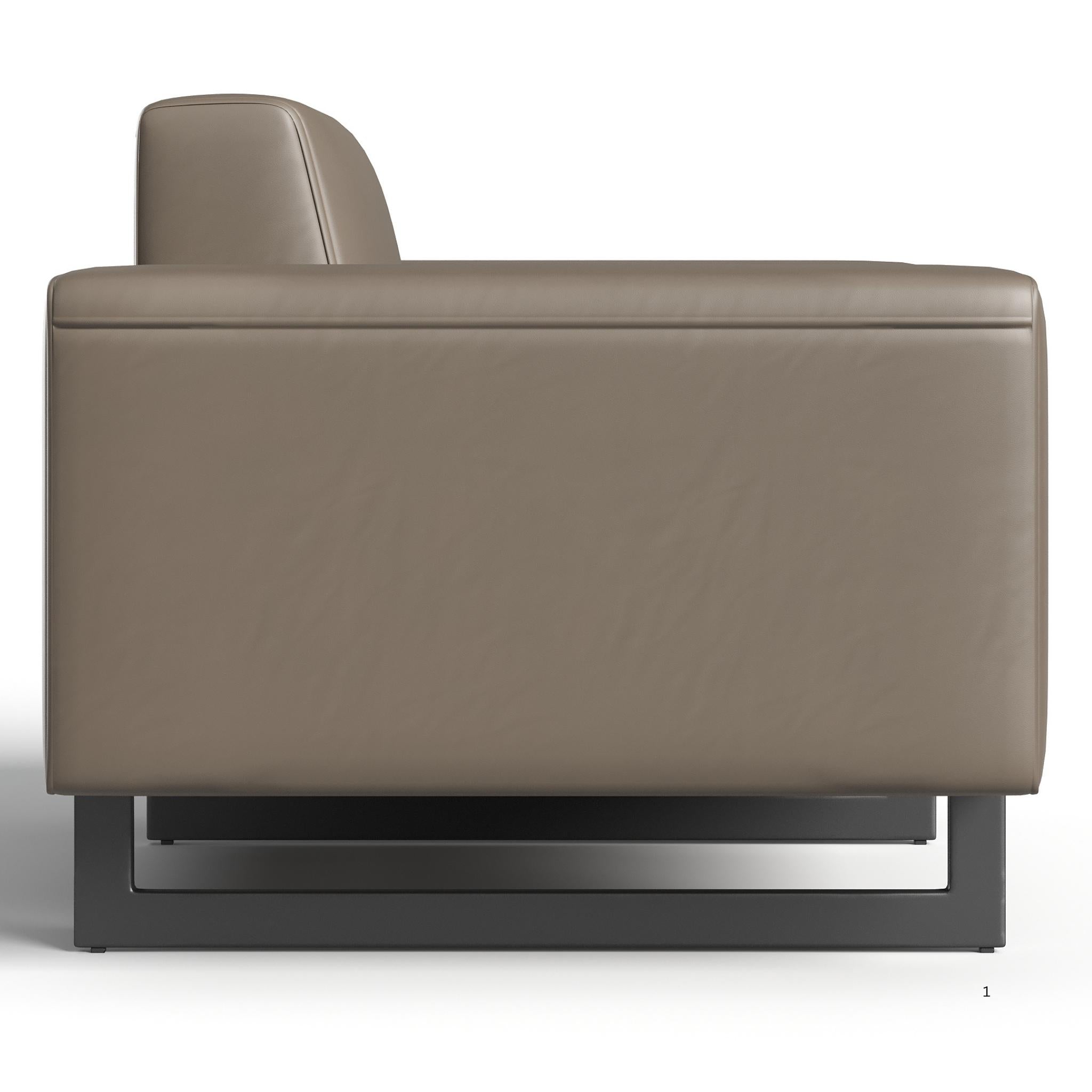 S153 – Leather Sofa, Single Seater