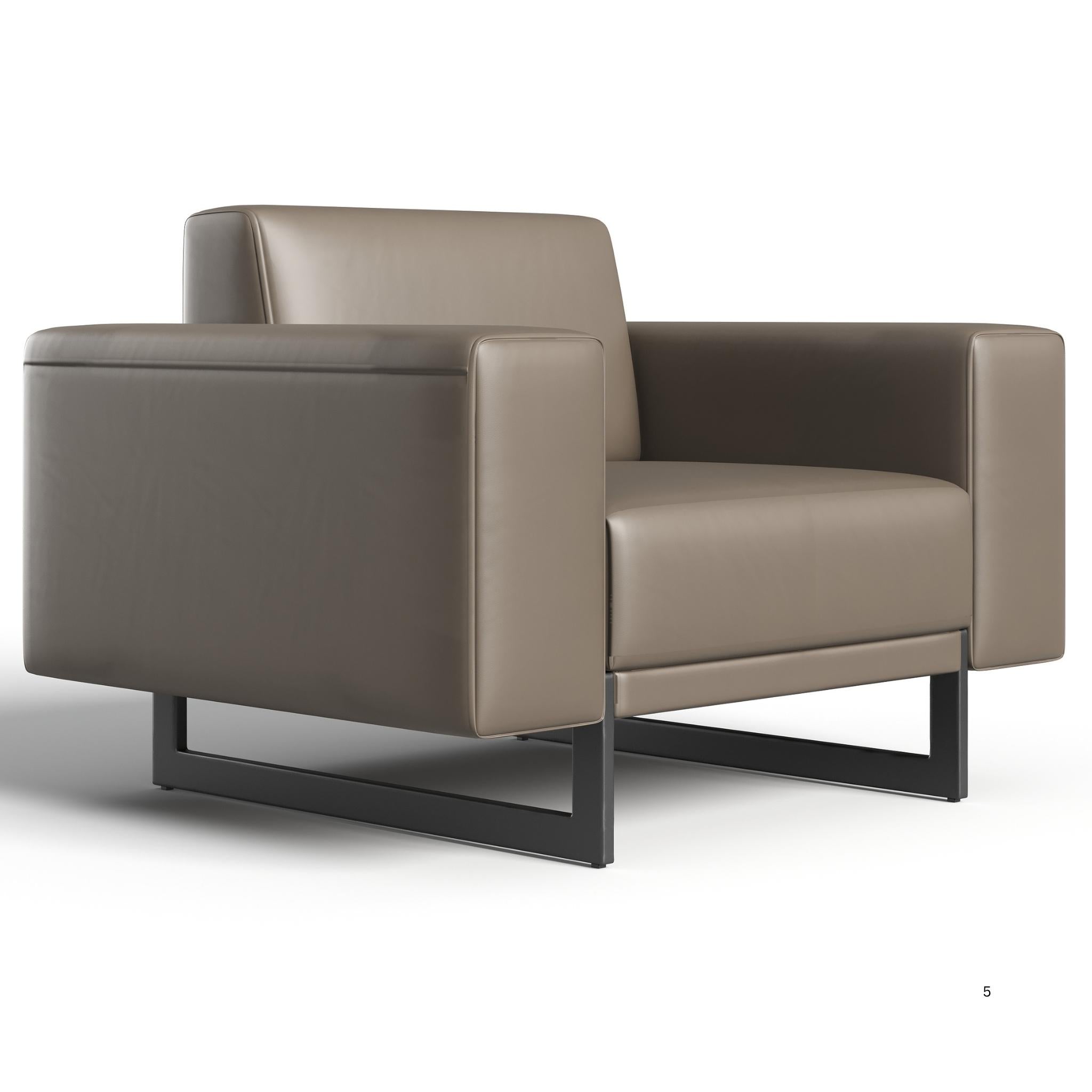 S153 – Leather Sofa, Single Seater