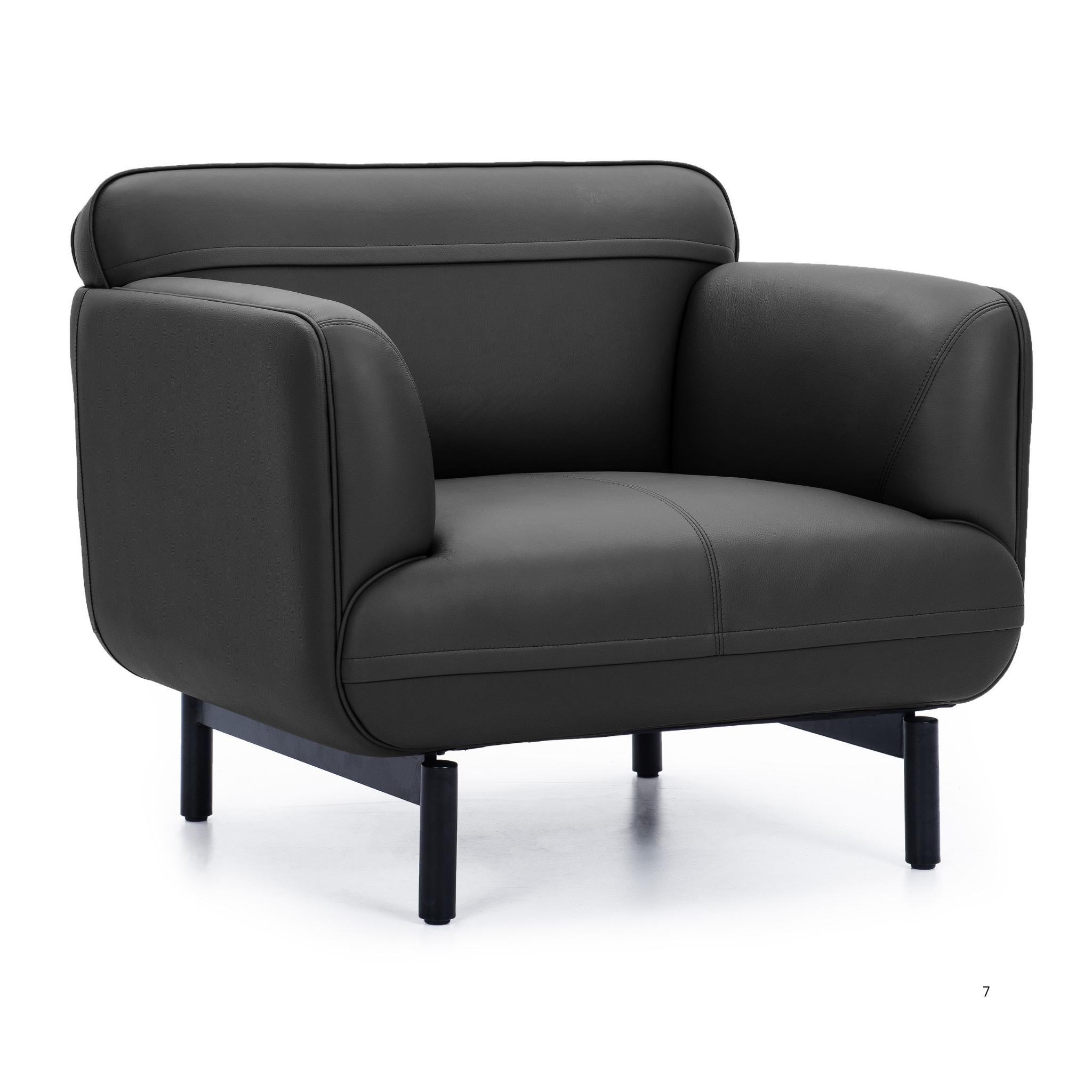 S152 – Leather Sofa, Single Seater