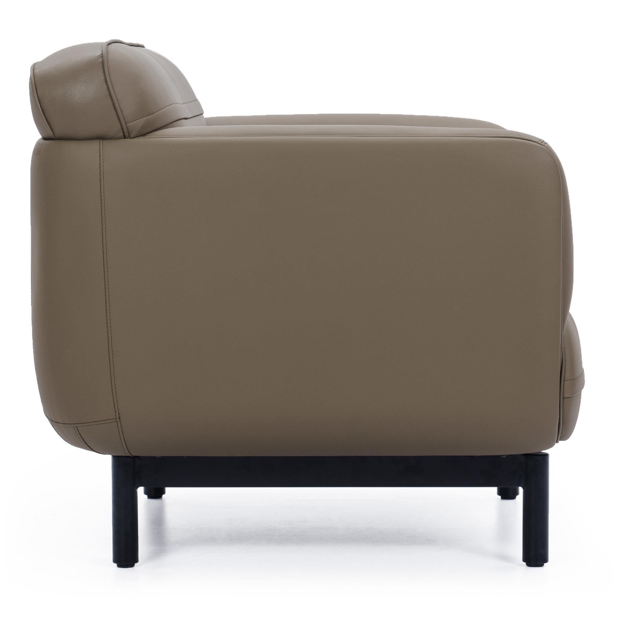 S152 – Leather Sofa, Single Seater