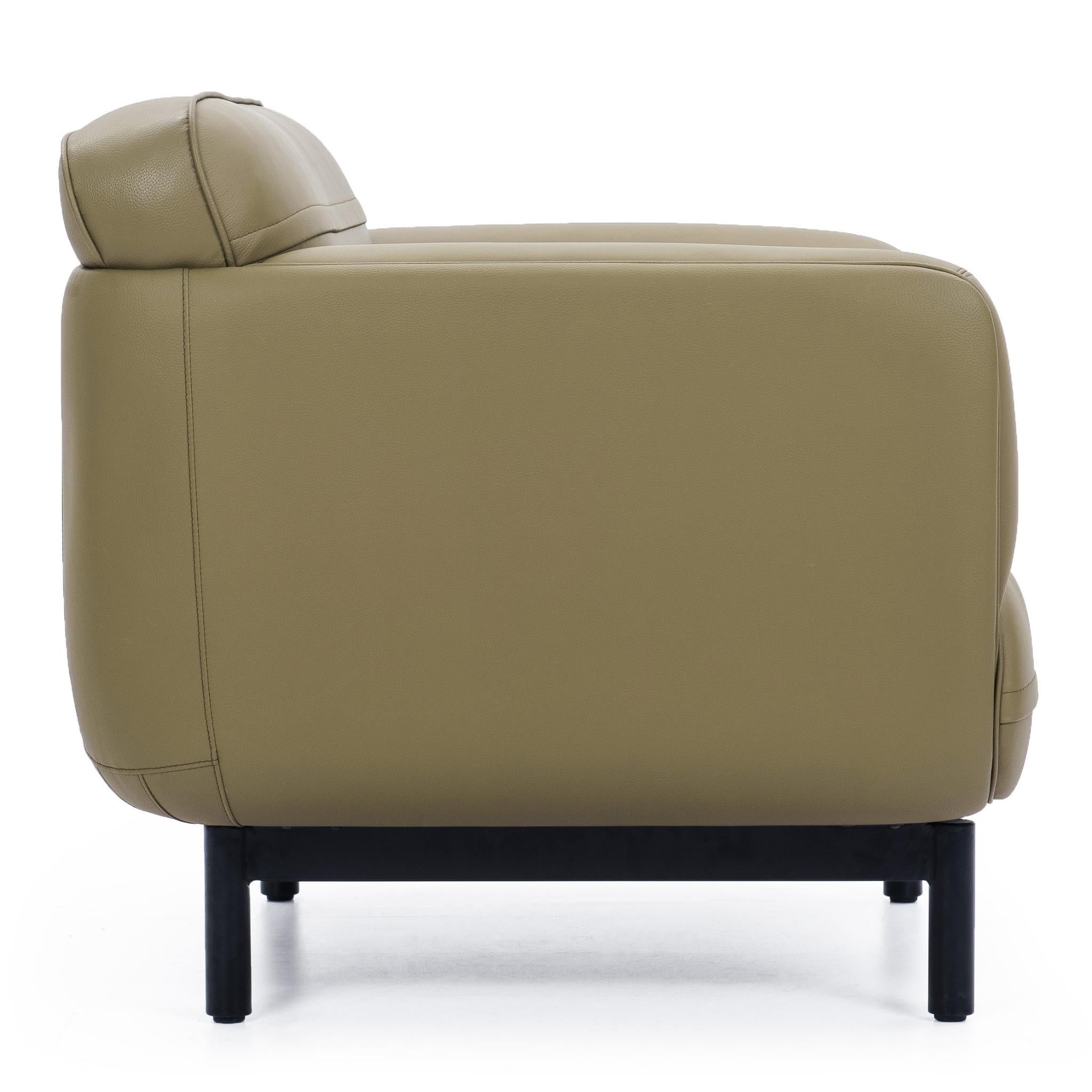 S152 – Leather Sofa, Single Seater