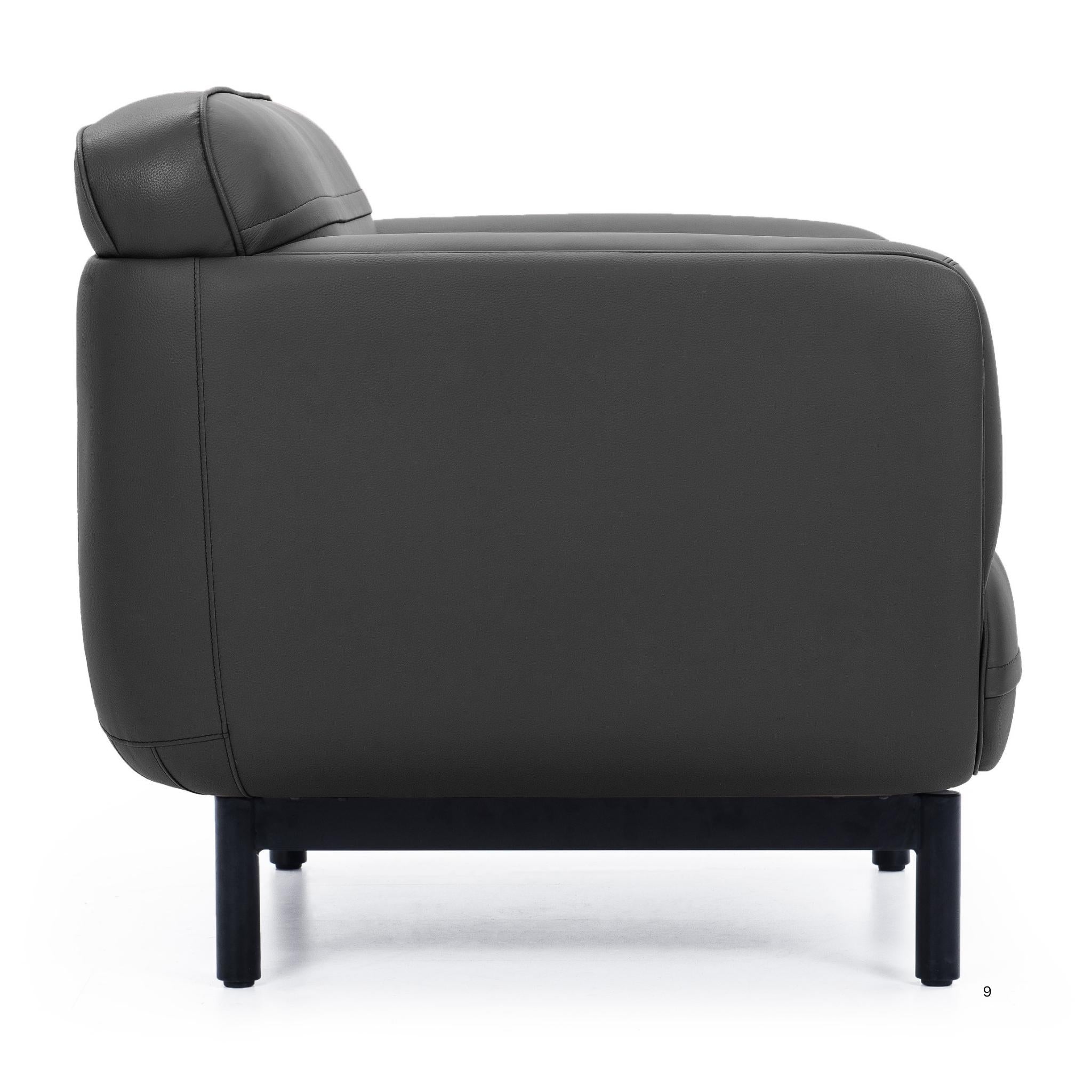 S152 – Leather Sofa, Single Seater