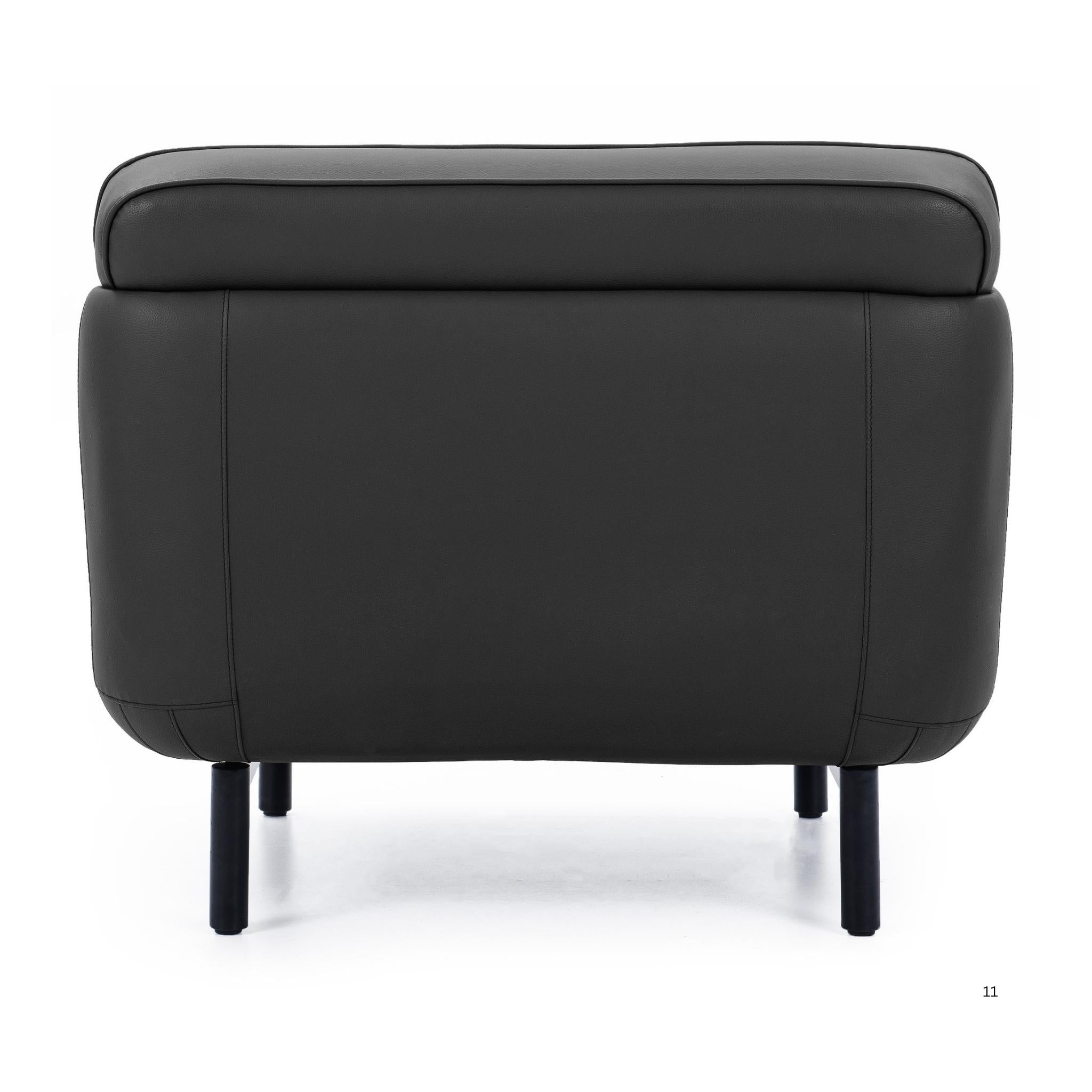 S152 – Leather Sofa, Single Seater