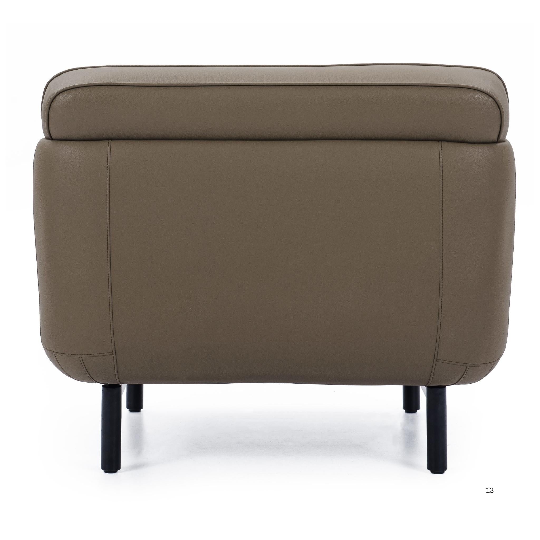 S152 – Leather Sofa, Single Seater