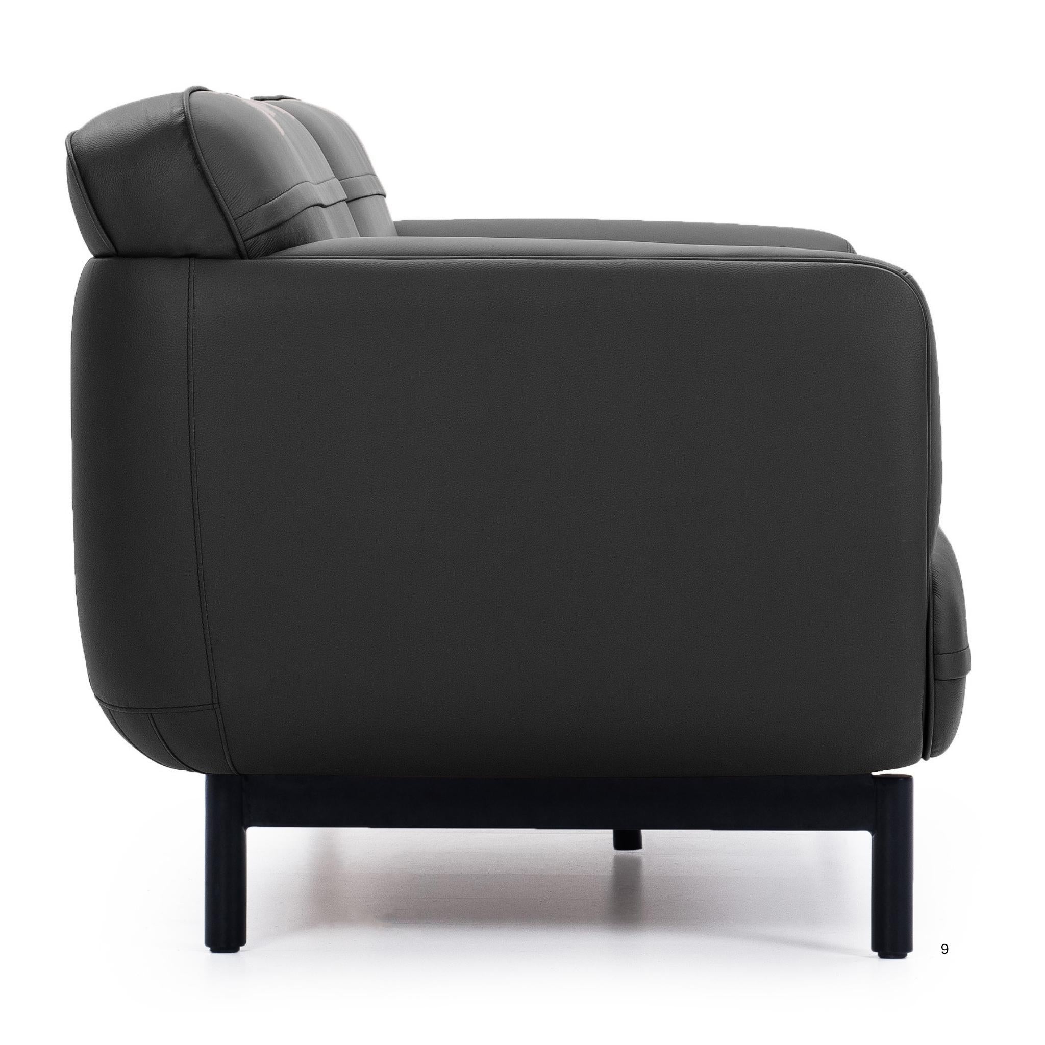S152 – Leather Sofa, 3-Seater