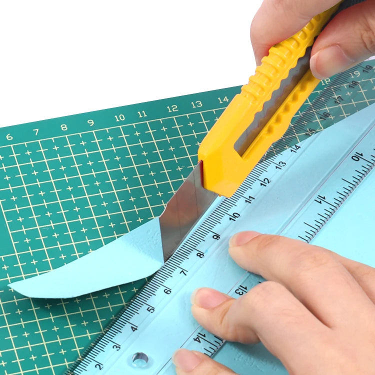 Heavy Duty Snap-Off Utility Knife with Safety Retractable Blade