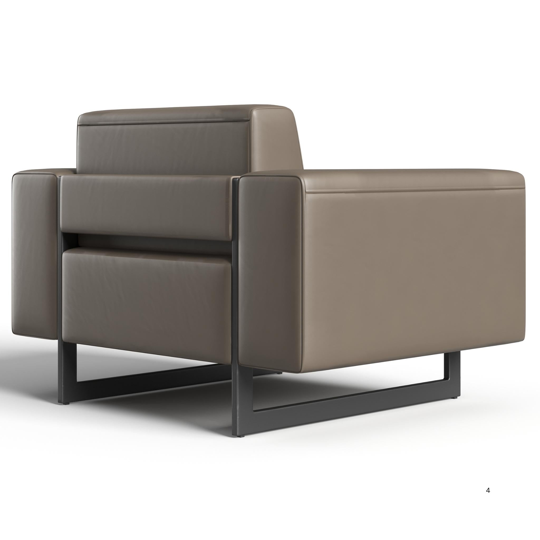 S153 – Leather Sofa, Single Seater