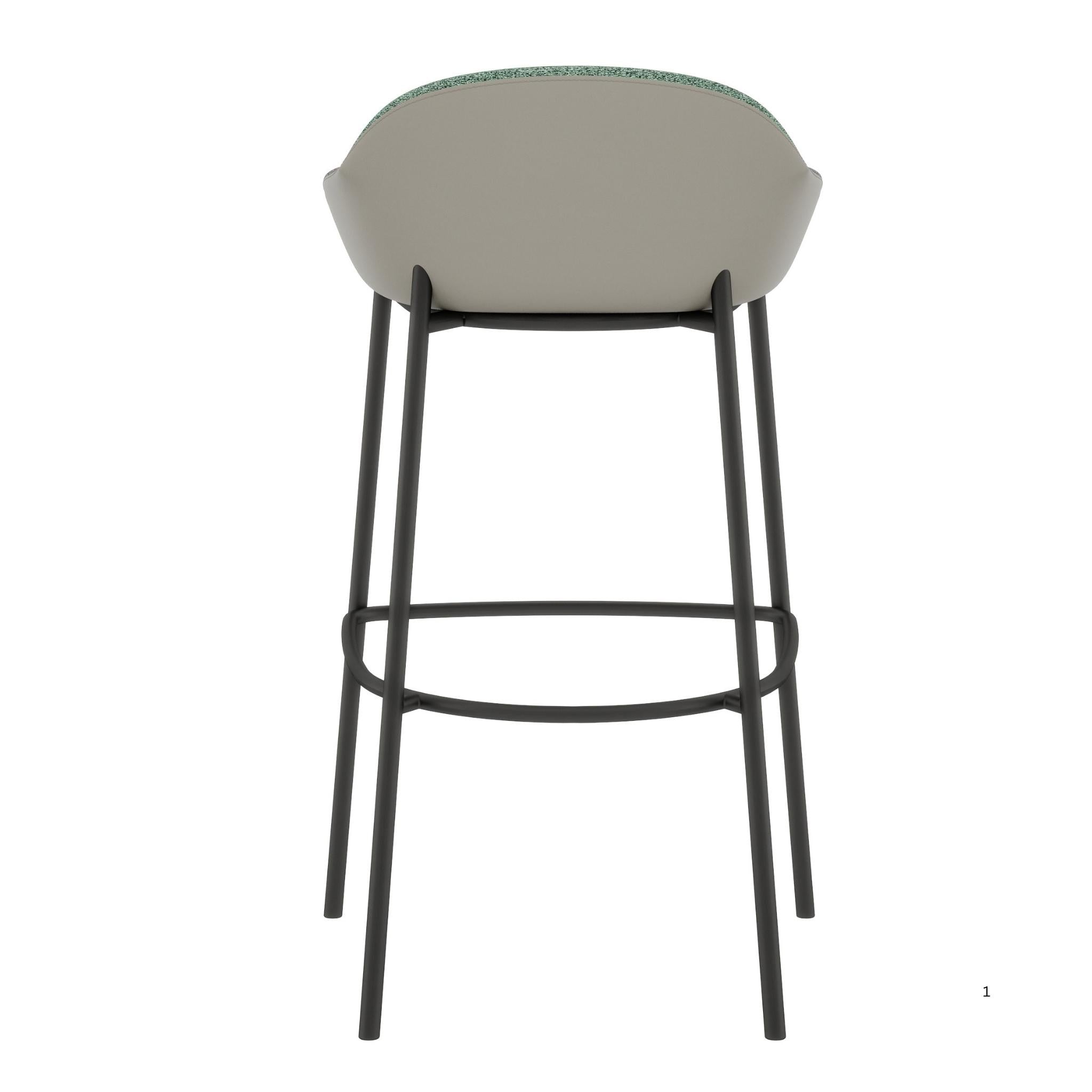 SYU26.1B - Stool