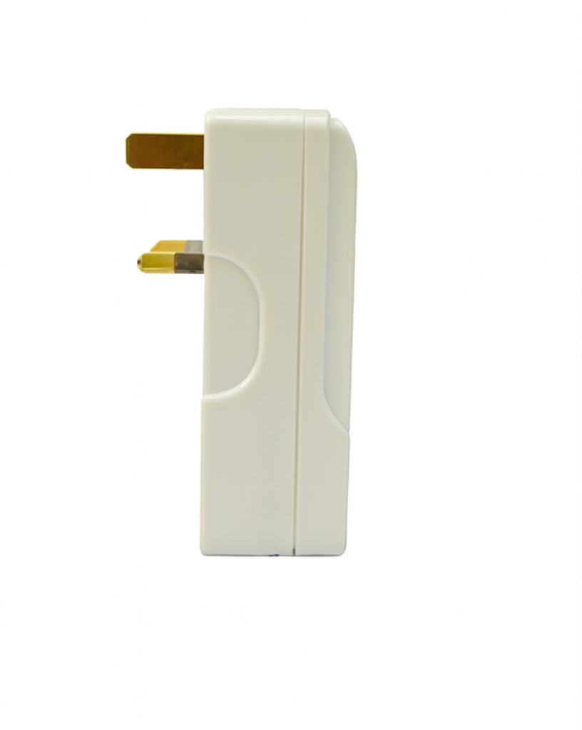 Ellington Universal Adapter With 2 USB - White