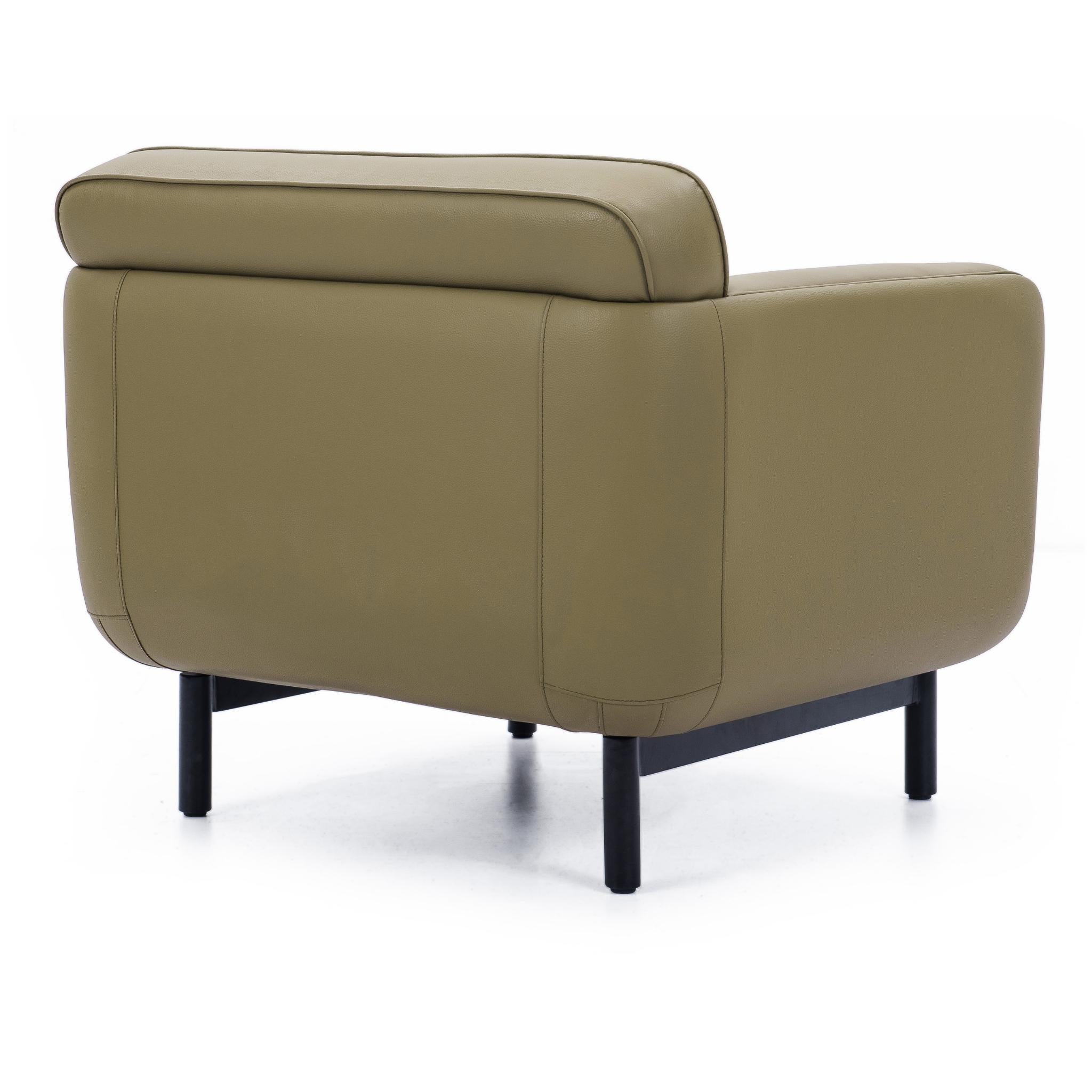 S152 – Leather Sofa, Single Seater