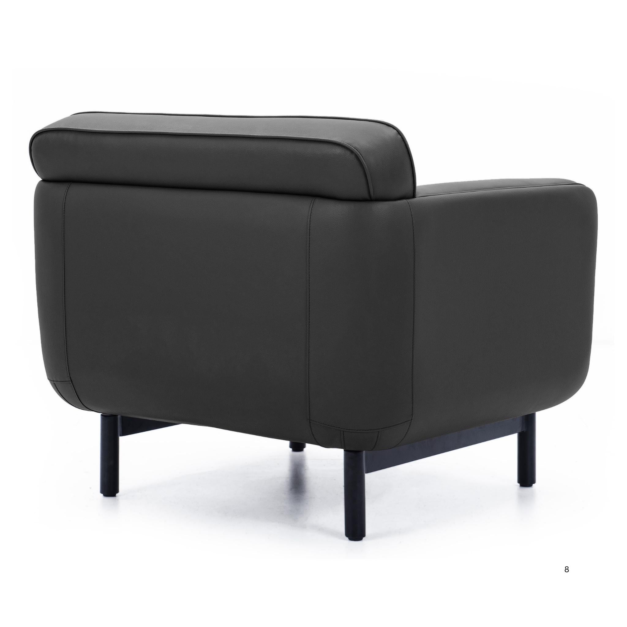 S152 – Leather Sofa, Single Seater