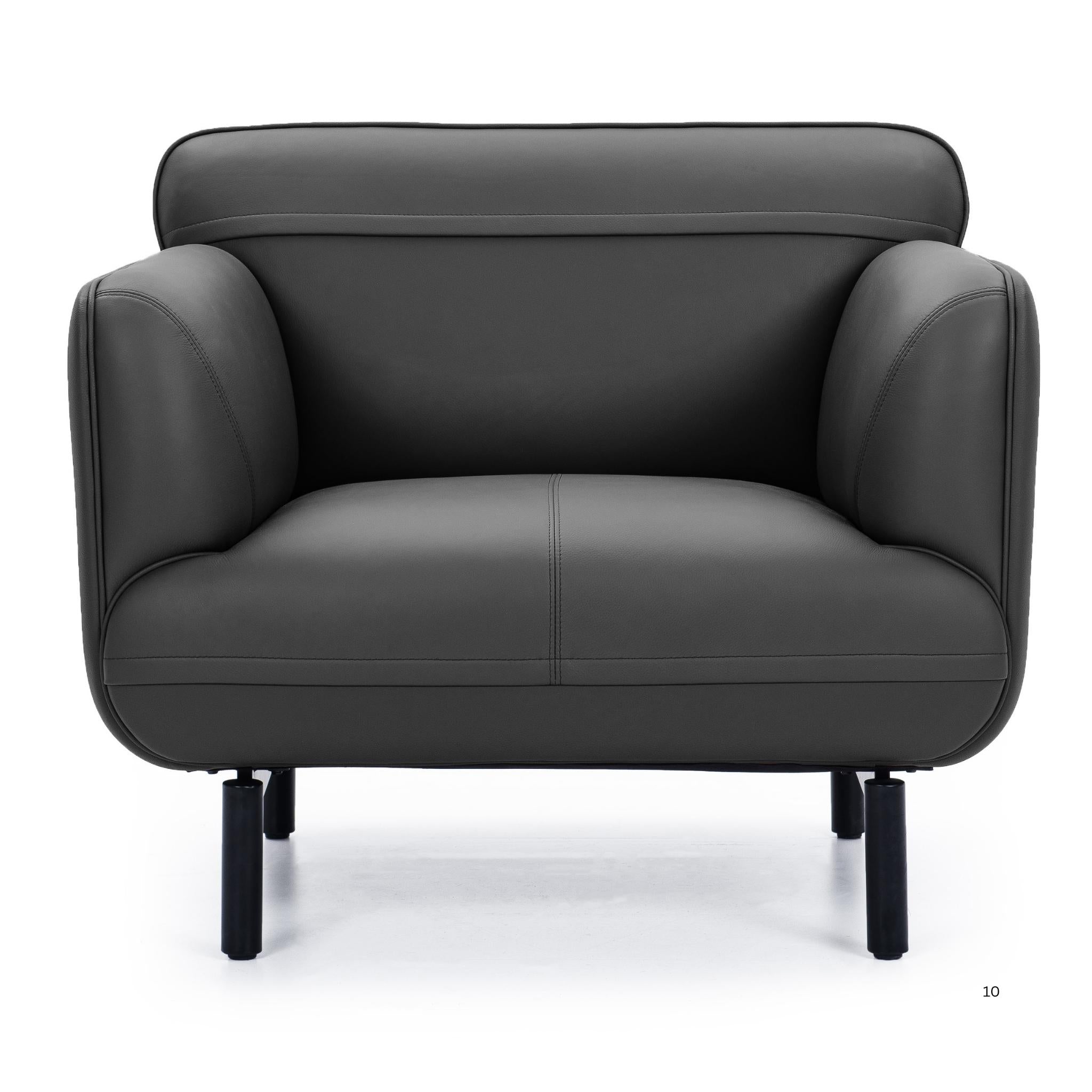 S152 – Leather Sofa, Single Seater