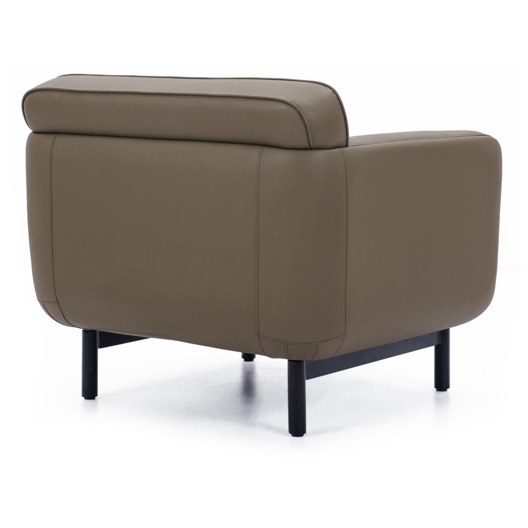 S152 – Leather Sofa, Single Seater