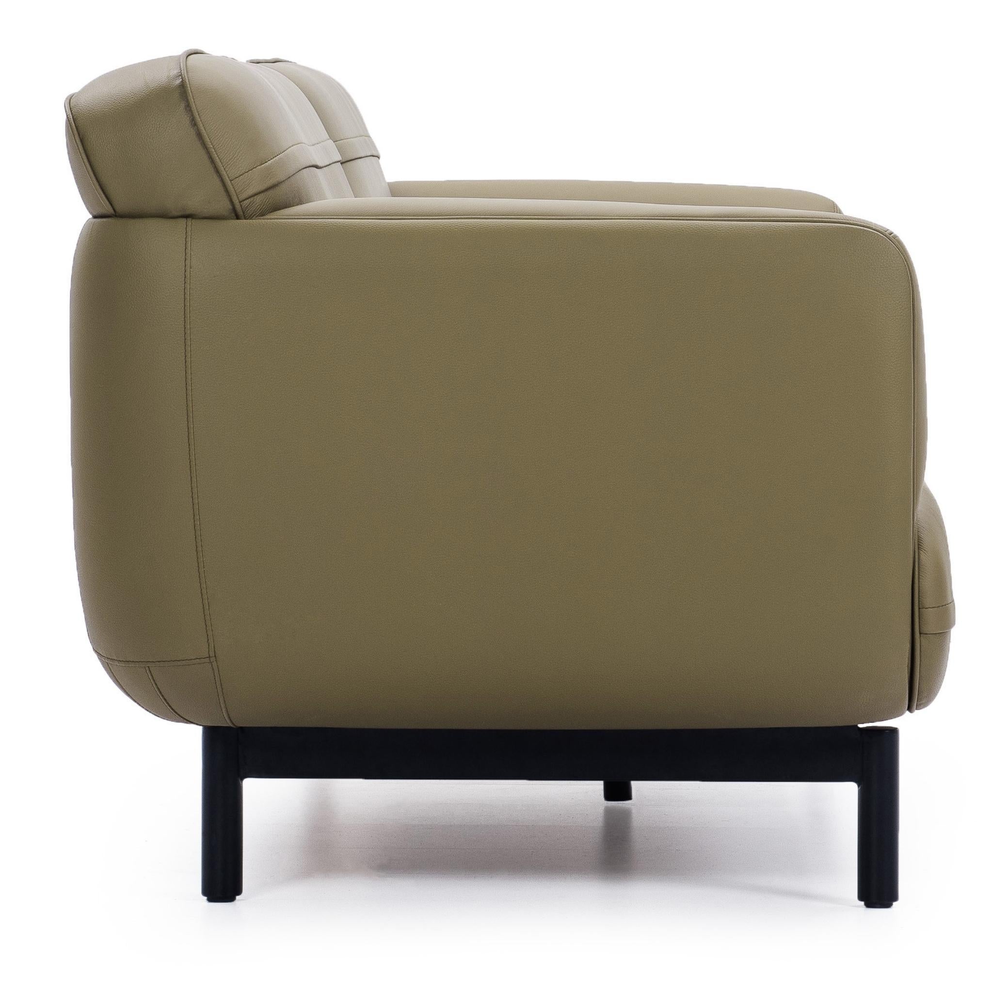 S152 – Leather Sofa, 3-Seater