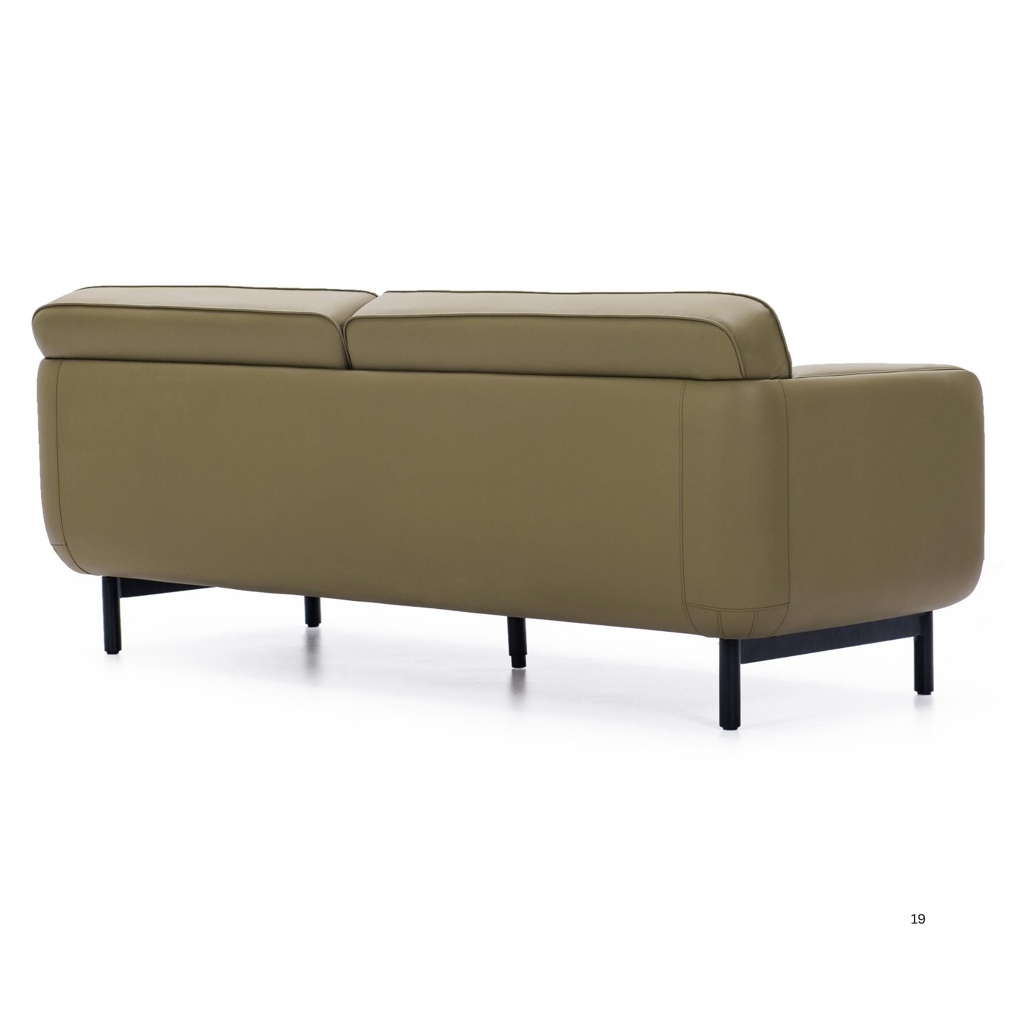 S152 – Leather Sofa, 3-Seater