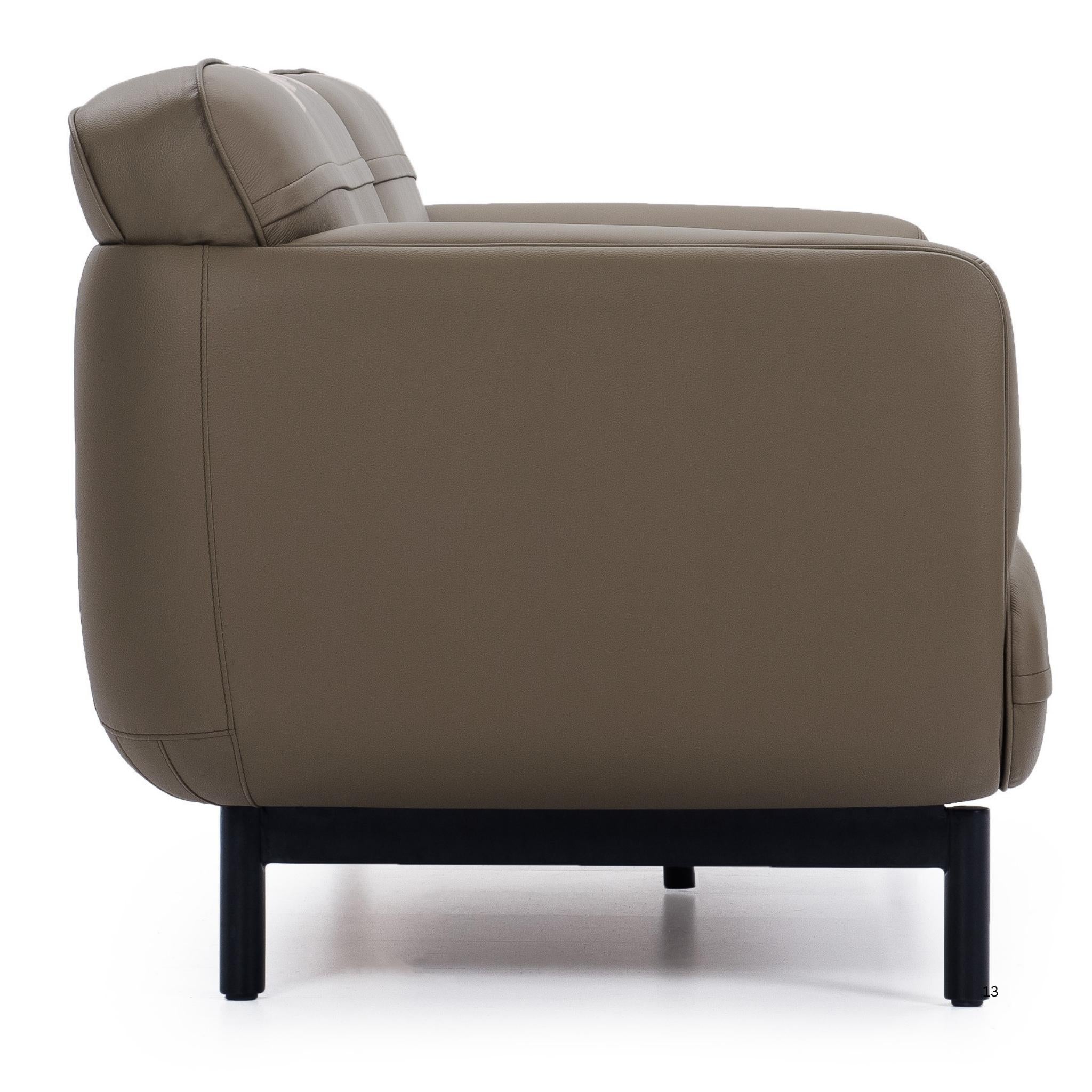 S152 – Leather Sofa, 3-Seater